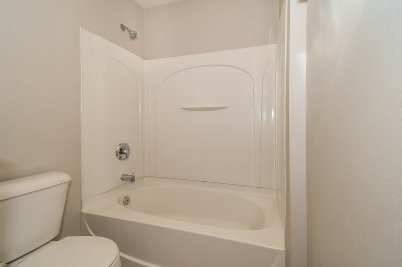 1,905/Mo, 6223 Bonita Cove Rd Jacksonville, FL 32222 Bathroom View 2