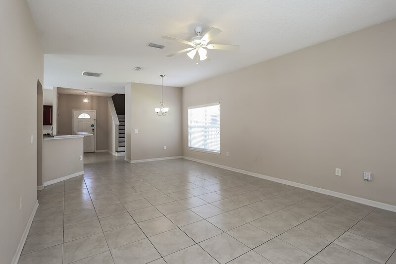 2,125/Mo, 5098 Johnson Creek Dr Jacksonville, FL 32218 Living Room View