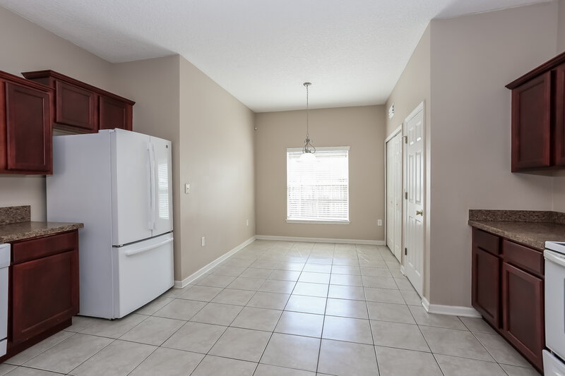 2,125/Mo, 5098 Johnson Creek Dr Jacksonville, FL 32218 Kitchen View 2