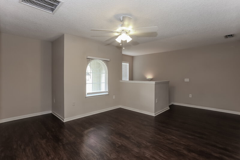 2,125/Mo, 5098 Johnson Creek Dr Jacksonville, FL 32218 Den View 2
