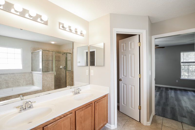 1,805/Mo, 3685 Silver Bluff Blvd Orange Park, FL 32065 Main Bathroom View