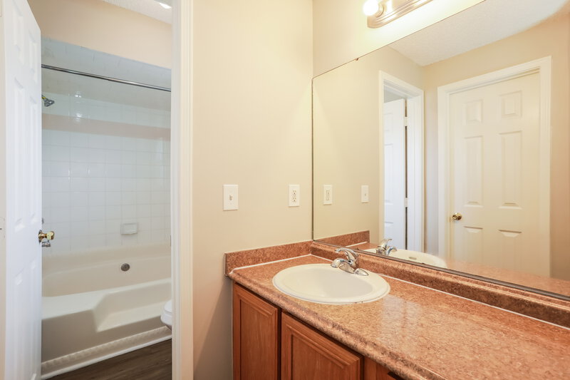 1,740/Mo, 2520 Ambrosia Dr Middleburg, FL 32068 Main Bathroom View