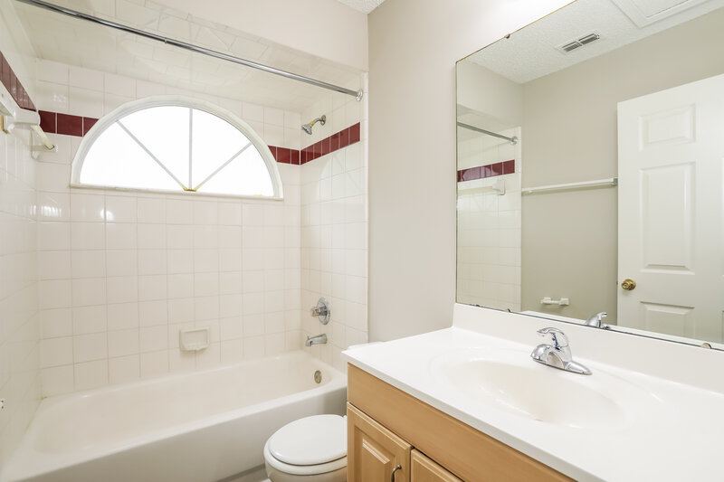 1,740/Mo, 2520 Ambrosia Dr Middleburg, FL 32068 Bathroom View