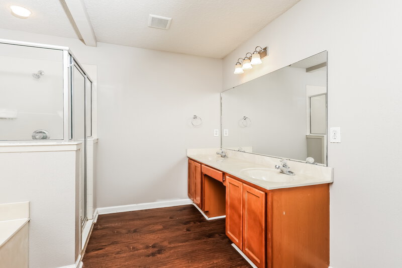 2,225/Mo, 2120 Sotterley Ln Jacksonville, FL 32220 Main Bathroom View