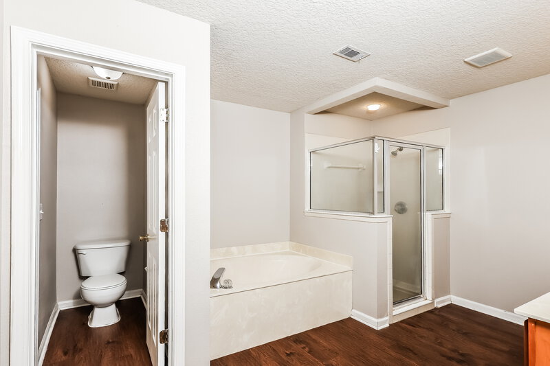 2,225/Mo, 2120 Sotterley Ln Jacksonville, FL 32220 Main Bathroom View 2