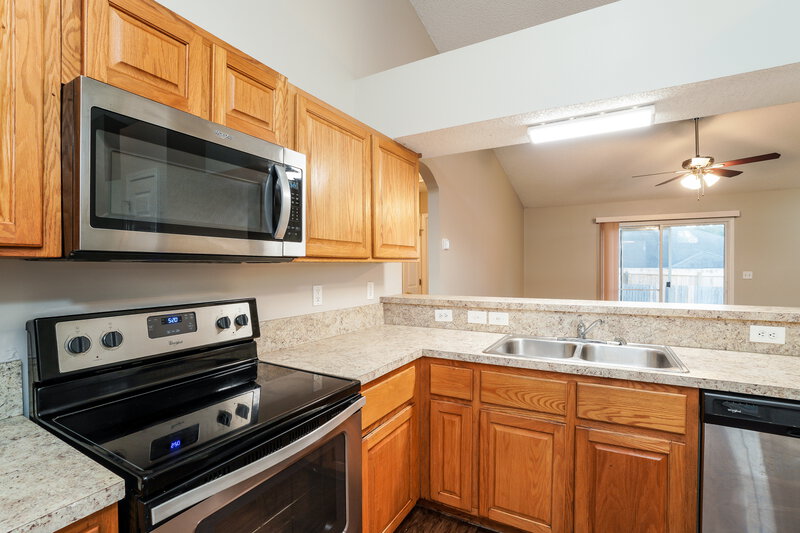 1,780/Mo, 3708 Arava Dr Green Cove Springs, FL 32043 Kitchen View 2