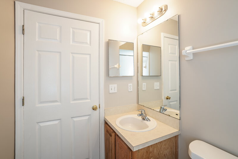 1,780/Mo, 3708 Arava Dr Green Cove Springs, FL 32043 Bathroom View