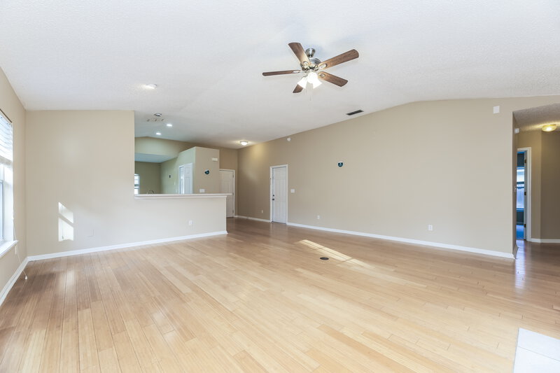 1,895/Mo, 248 Southlake Dr St Augustine, FL 32092 Living Room View 2
