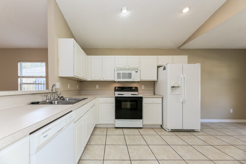 1,895/Mo, 248 Southlake Dr St Augustine, FL 32092 Kitchen View 2