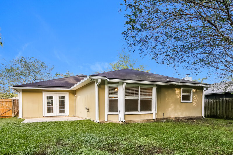 1,895/Mo, 248 Southlake Dr St Augustine, FL 32092 Rear View 2