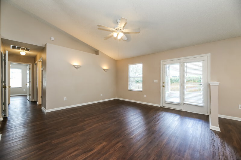 1,990/Mo, 3410 Guernsey Ct Jacksonville, FL 32226 Living Room View