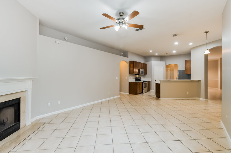 2,205/Mo, 8717 Canopy Oaks Dr Jacksonville, FL 32256 Living Room View 2