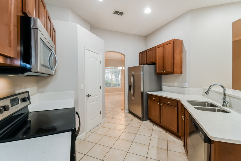 2,205/Mo, 8717 Canopy Oaks Dr Jacksonville, FL 32256 Kitchen View 2