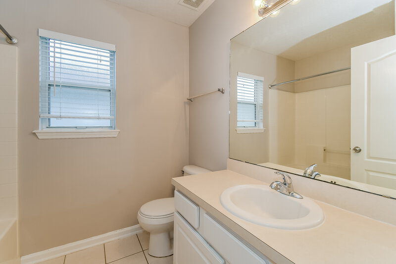 2,205/Mo, 8717 Canopy Oaks Dr Jacksonville, FL 32256 Bathroom View