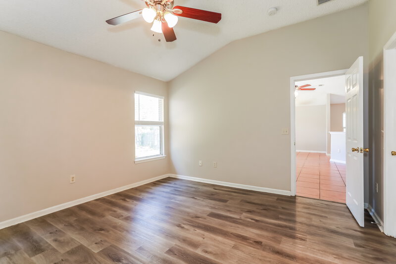 1,850/Mo, 8073 Leafcrest Dr Jacksonville, FL 32244 Main Bedroom View