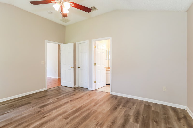 1,850/Mo, 8073 Leafcrest Dr Jacksonville, FL 32244 Main Bedroom View 2