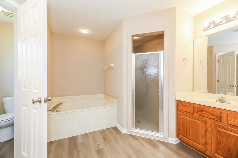 2,065/Mo, 13970 Wild Hammock Trl Jacksonville, FL 32226 Main Bathroom View