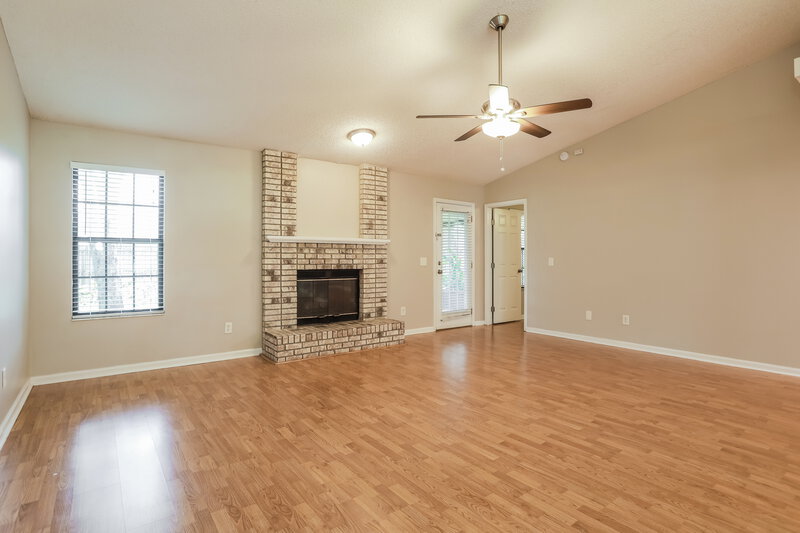 1,875/Mo, 2106 Farm Way Middleburg, FL 32068 Living Room View