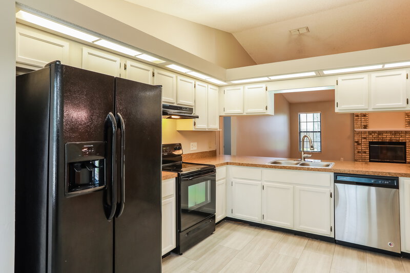 1,875/Mo, 2106 Farm Way Middleburg, FL 32068 Kitchen View