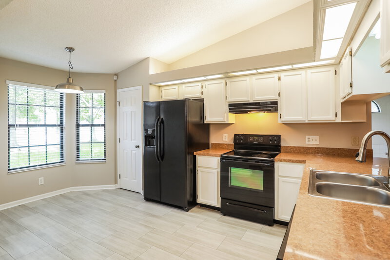 1,875/Mo, 2106 Farm Way Middleburg, FL 32068 Kitchen View 2