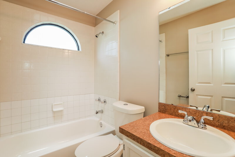 1,875/Mo, 2106 Farm Way Middleburg, FL 32068 Bathroom View
