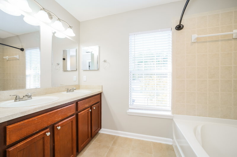 1,925/Mo, 96331 Starfish Dr Yulee, FL 32097 Main Bathroom View