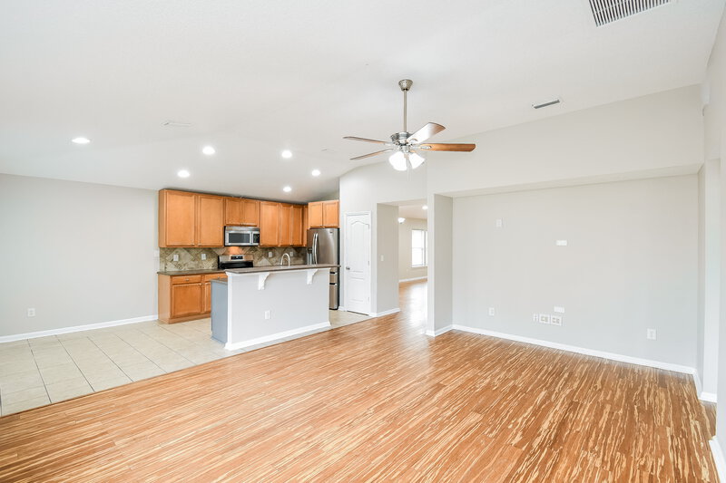 2,055/Mo, 75338 Ravenwood Dr Yulee, FL 32097 Living Room View 2