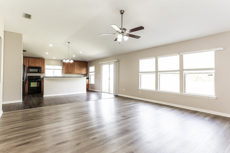 2,335/Mo, 7511 Hawks Cliff Dr Jacksonville, FL 32222 Living Room View