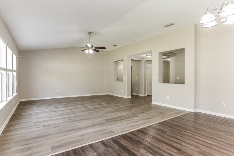 2,335/Mo, 7511 Hawks Cliff Dr Jacksonville, FL 32222 Living Room View 2