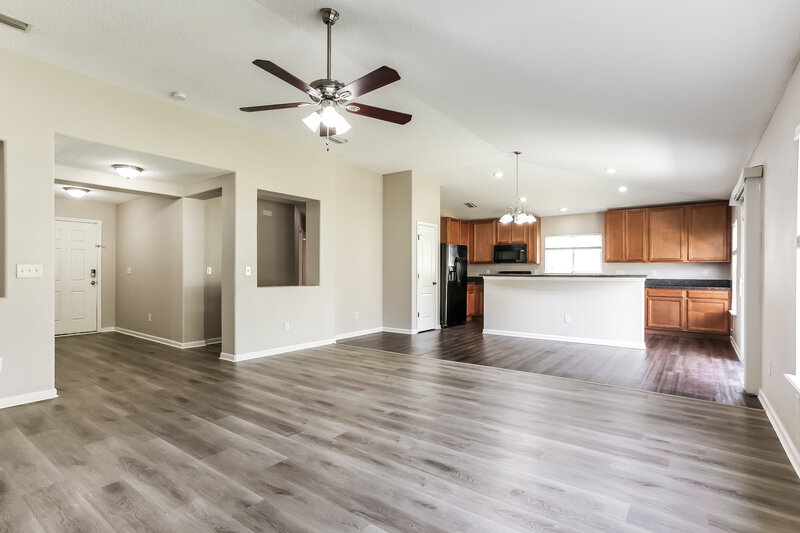 2,335/Mo, 7511 Hawks Cliff Dr Jacksonville, FL 32222 Living Room View 3