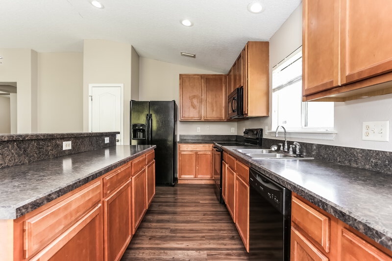 2,335/Mo, 7511 Hawks Cliff Dr Jacksonville, FL 32222 Kitchen View