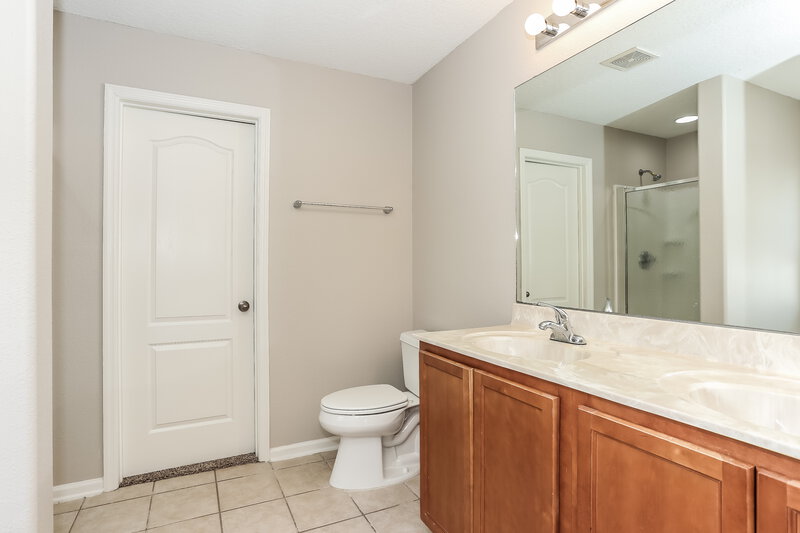 2,335/Mo, 7511 Hawks Cliff Dr Jacksonville, FL 32222 Main Bathroom View