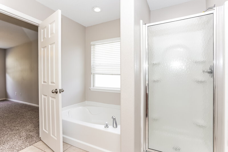 2,335/Mo, 7511 Hawks Cliff Dr Jacksonville, FL 32222 Main Bathroom View 2
