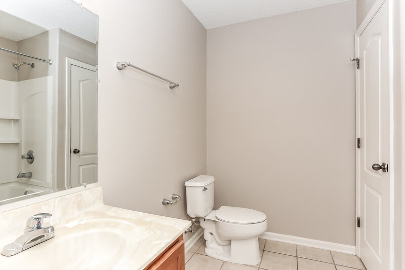 2,335/Mo, 7511 Hawks Cliff Dr Jacksonville, FL 32222 Bathroom View