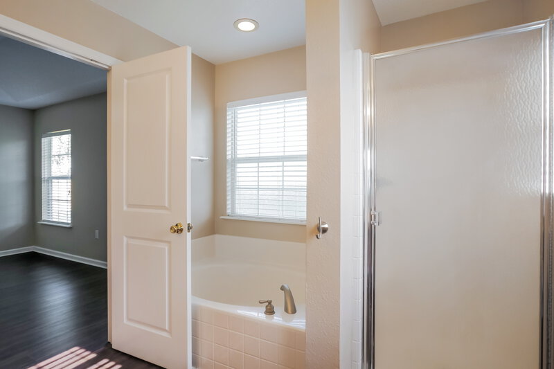 2,500/Mo, 1417 Heather Ct St Augustine, FL 32092 Main Bathroom View