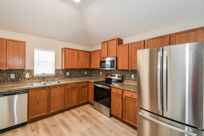 1,930/Mo, 4603 Pine Lake Dr Middleburg, FL 32068 Kitchen View
