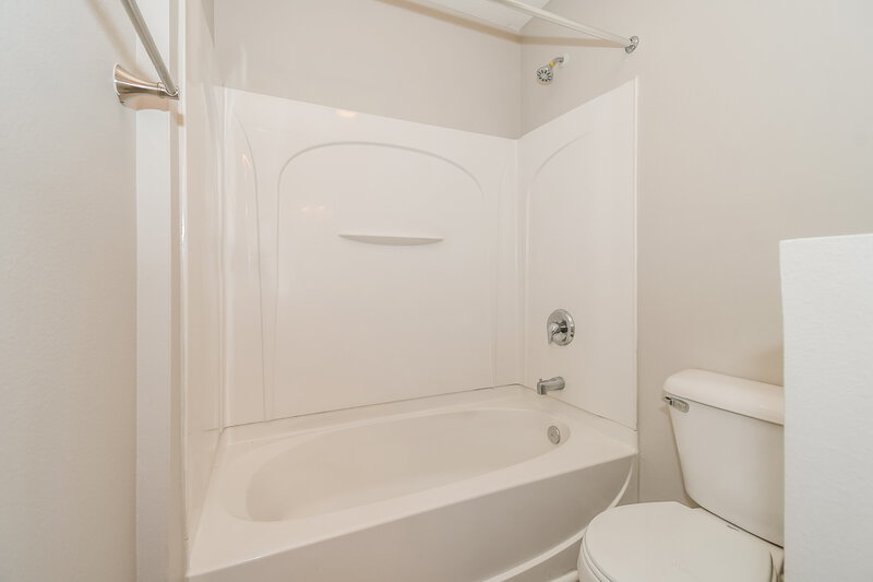 1,930/Mo, 4603 Pine Lake Dr Middleburg, FL 32068 Bathroom View 2