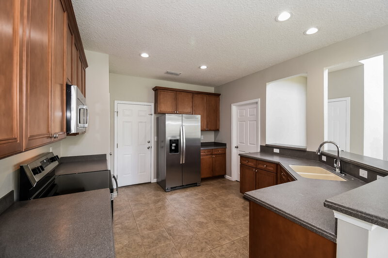 2,450/Mo, 3325 Horseshoe Trail Dr Orange Park, FL 32065 Kitchen View 2
