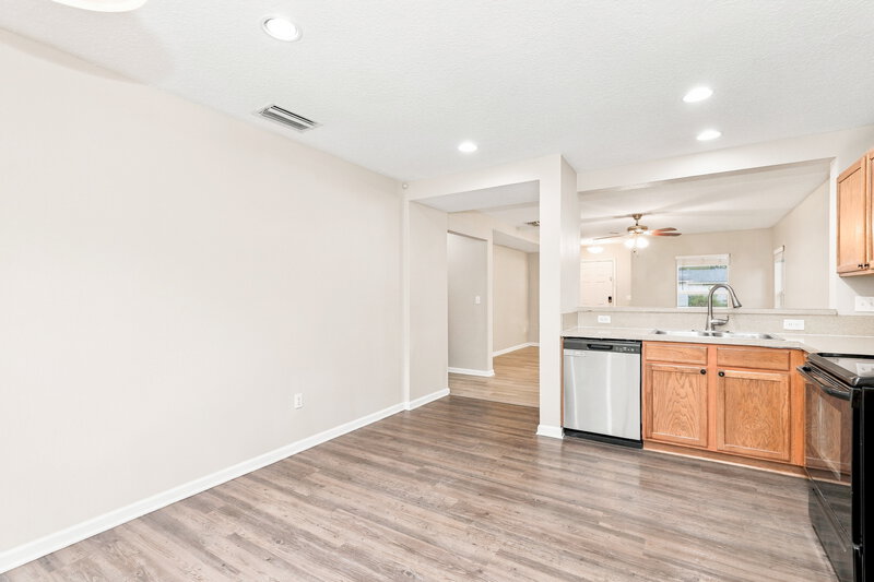 2,095/Mo, 948 Collinswood Dr Jacksonville, FL 32225 Kitchen View 3