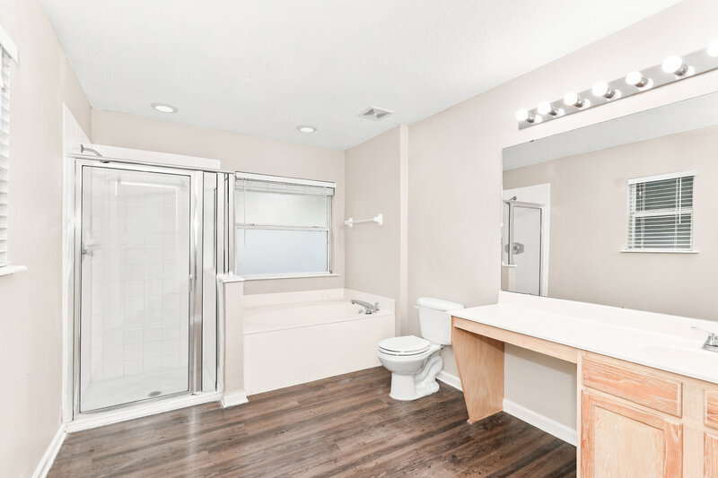 2,095/Mo, 948 Collinswood Dr Jacksonville, FL 32225 Primary Bathroom View