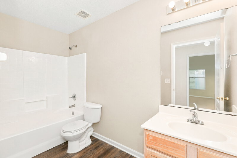 2,095/Mo, 948 Collinswood Dr Jacksonville, FL 32225 Bathroom View