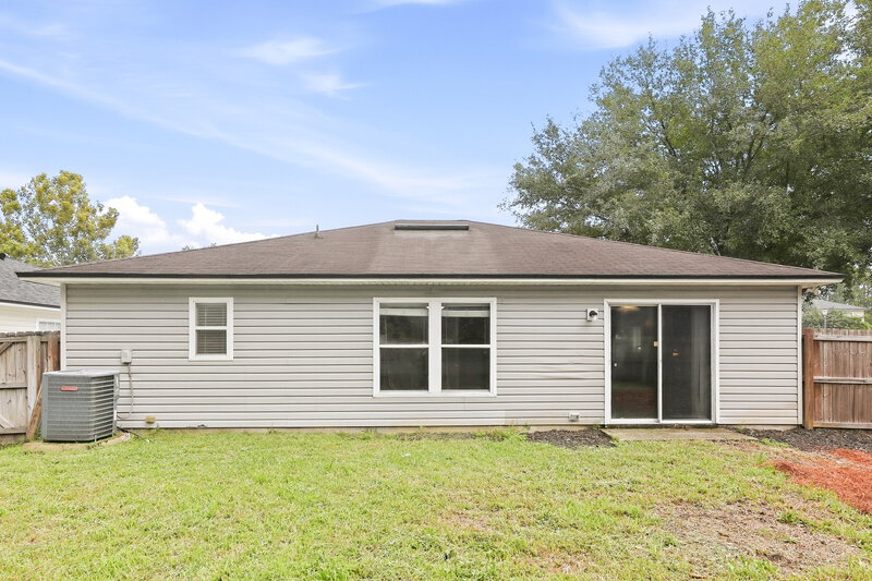 2,095/Mo, 948 Collinswood Dr Jacksonville, FL 32225 Rear View