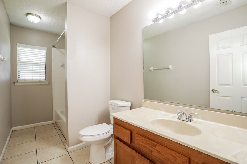 1,660/Mo, 6408 Checkmate Ln Jacksonville, FL 32244 Bathroom View