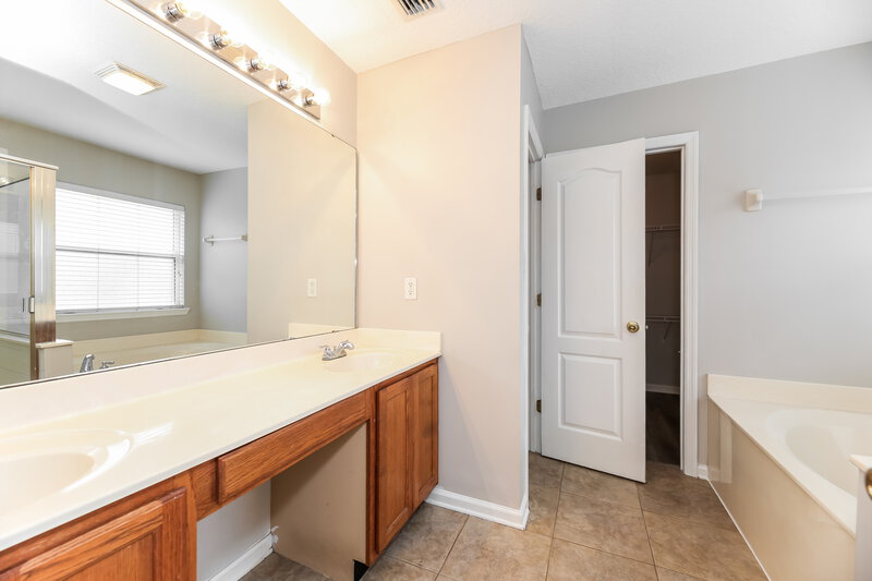 2,445/Mo, 12198 Captiva Bluff Cir W Jacksonville, FL 32226 Main Bathroom View