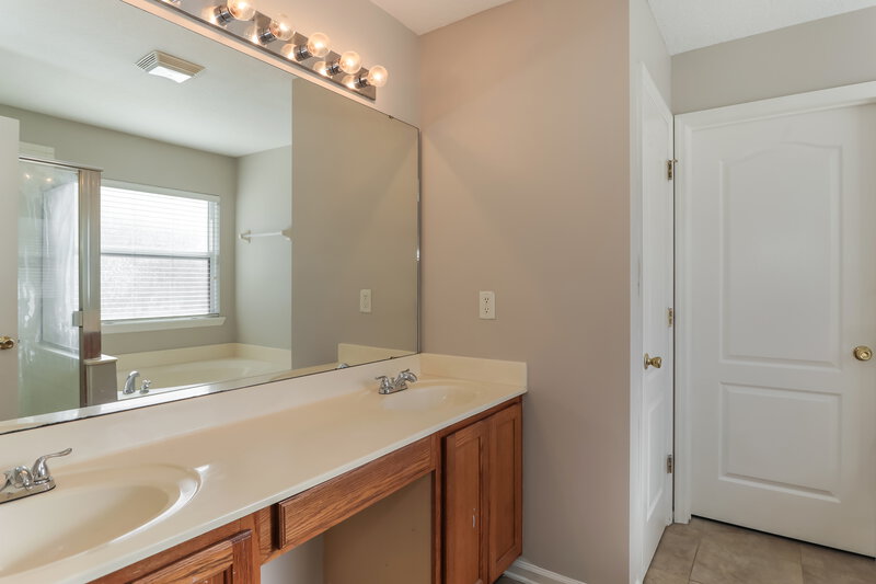 2,310/Mo, 12198 Captiva Bluff Cir W Jacksonville, FL 32226 Main Bathroom View