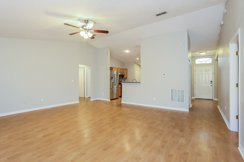 2,350/Mo, 12860 Ellis Island Dr Jacksonville, FL 32224 Living Room View 2
