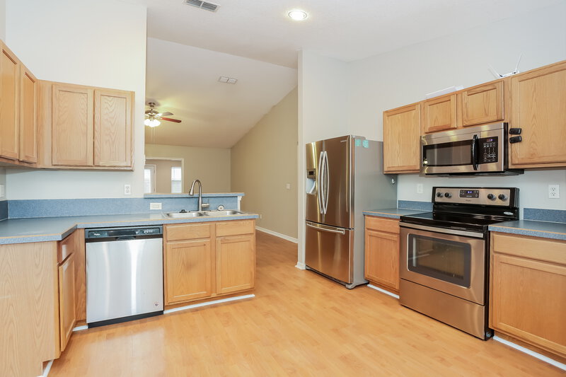 2,350/Mo, 12860 Ellis Island Dr Jacksonville, FL 32224 Kitchen View