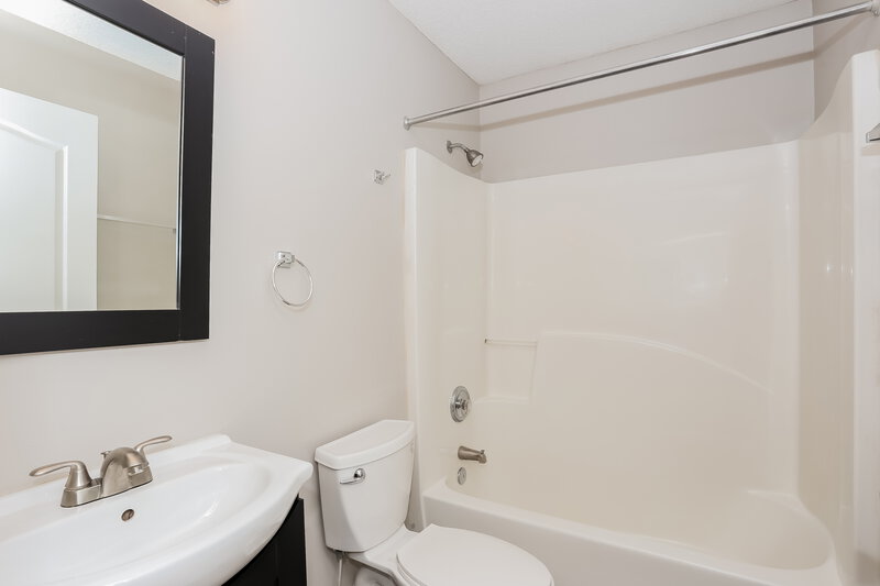 2,350/Mo, 12860 Ellis Island Dr Jacksonville, FL 32224 Bathroom View