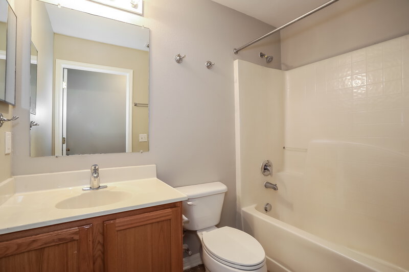 1,880/Mo, 3767 Iceni Ct Middleburg, FL 32068 Bathroom View
