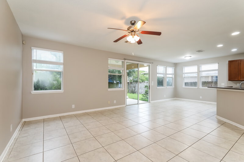 2,365/Mo, 4021 Ringneck Dr Jacksonville, FL 32226 Living Room View 2